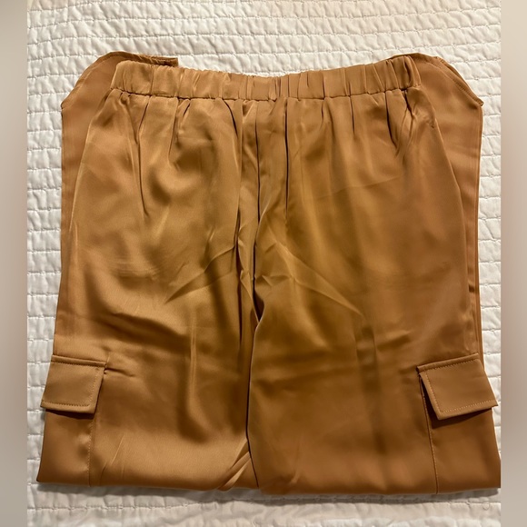 ‼️SOLD‼️ 🧡Rachel Zoe Satin Pleated Cargo Pants - NWOT - Size: Small - Picture 3 of 4